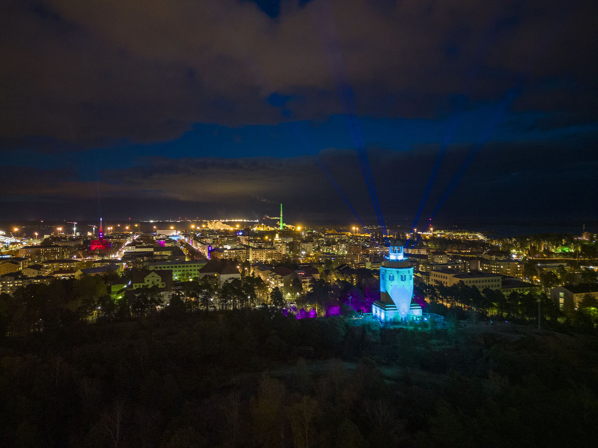 Featured image for “Aaltoja! Valoa ja ääntä Kotkassa tapahtuma keräsi jälleen tuhansia kävijöitä”